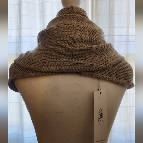 Calvin Klein wrap around scarf soft tight knit. - Picture 2 of 3